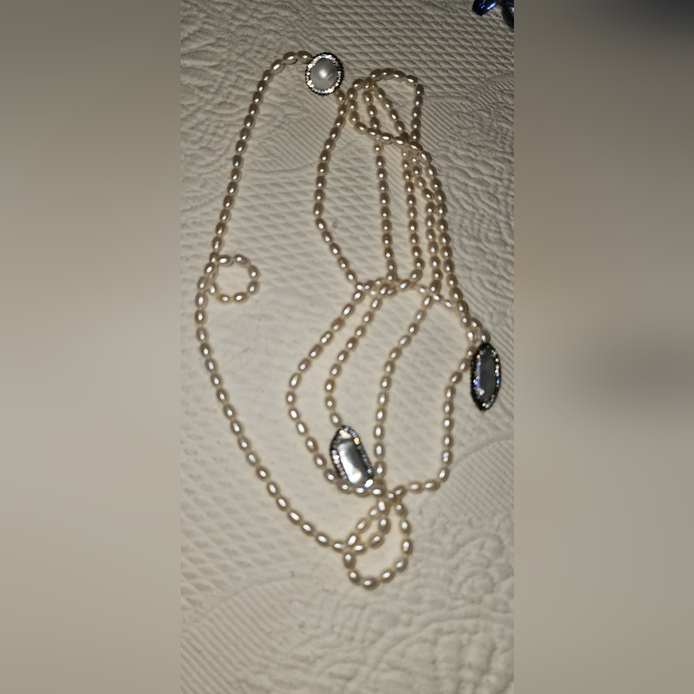 Elegant Pearl Necklace with Silver Accents